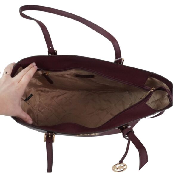 Michael Kors Gilly Xtra Large Drawstring Travel Tote in Burgundy-New  $598 - Picture 4 of 5